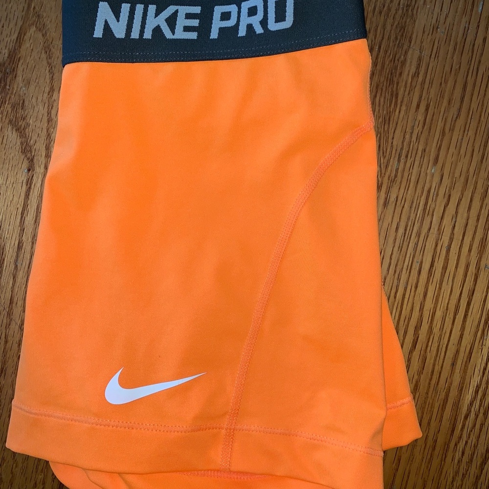 nike pro spandex size medium